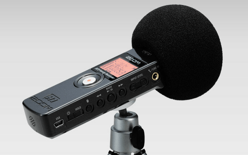 Zoom: ideal equipment for nomadic podcasters